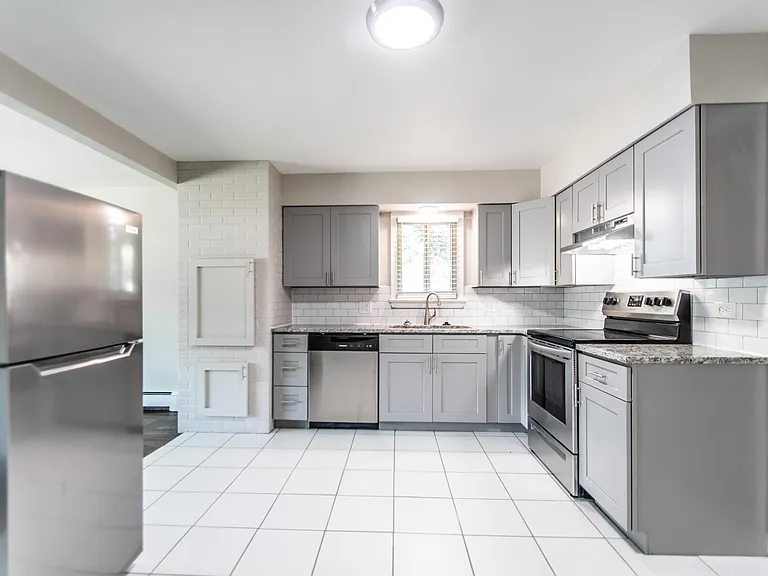 1628 Eaton St — Photo 3