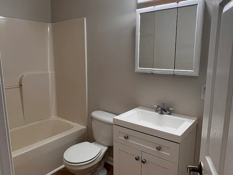 131 N Rose St — Photo 10