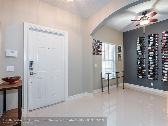 5th image of 464 NE 2nd Ave #23