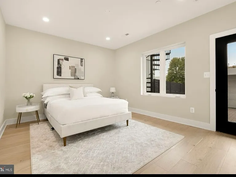 802 21st St NE #1 — Photo 9