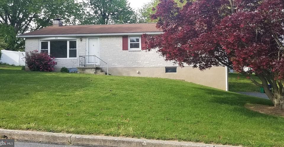1st image of 905 Willow Ln