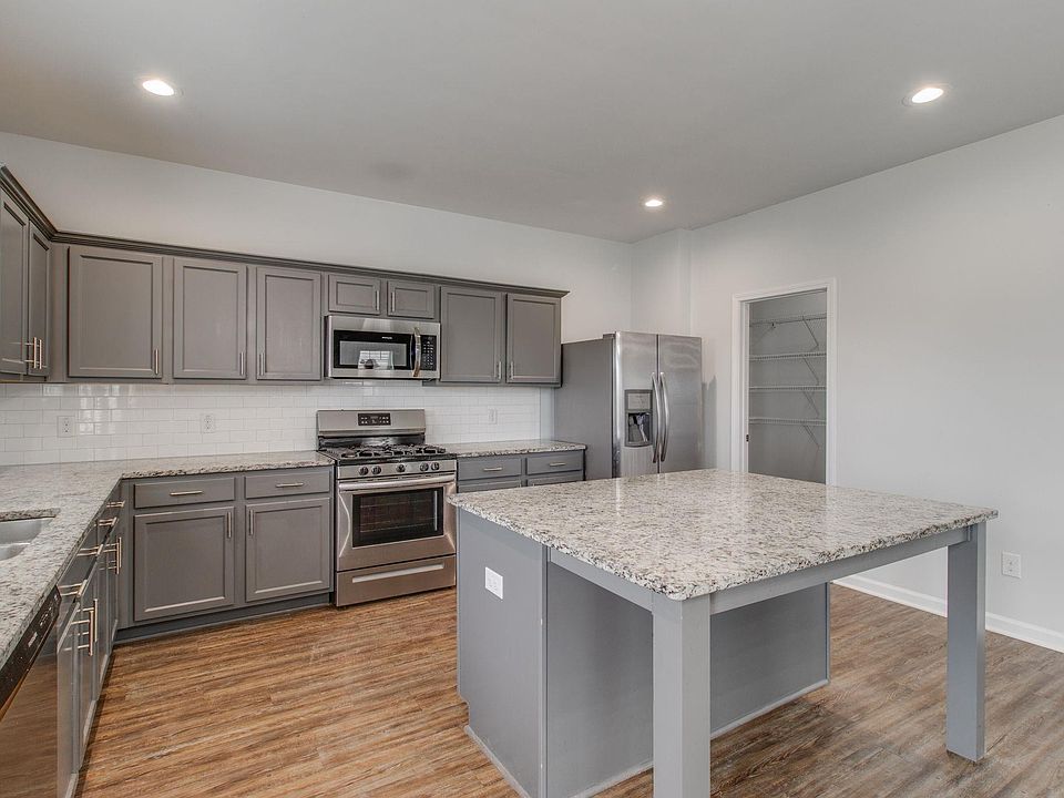 1st image of 206 Barony Place Dr