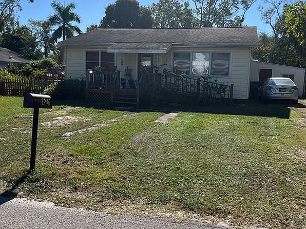 3240 72nd Ave N, Saint Petersburg, FL 33702