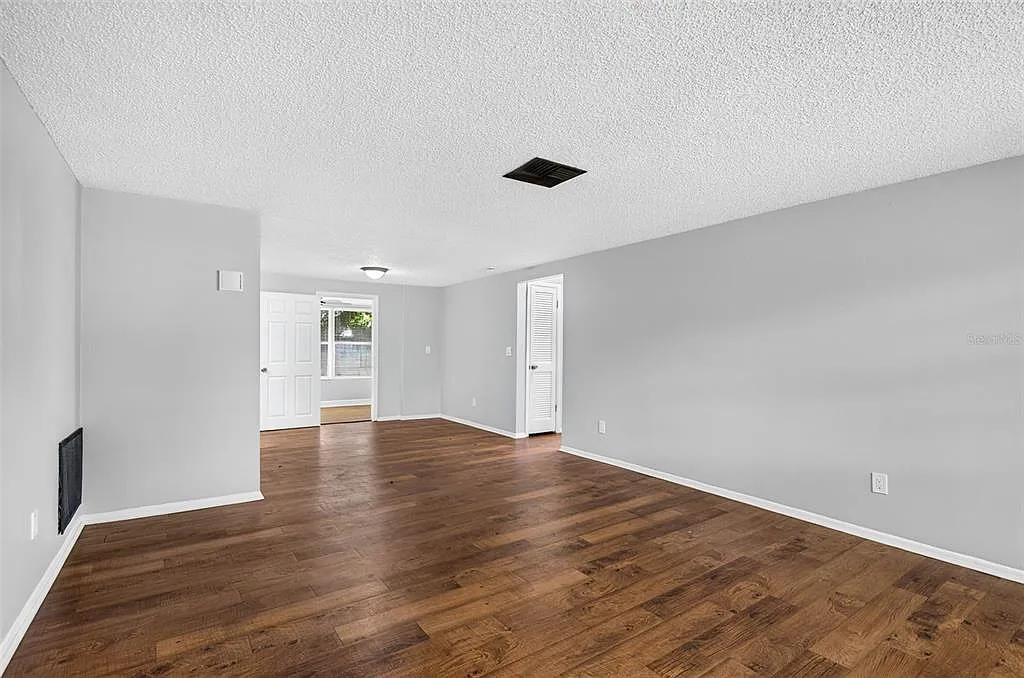 3 bed, 2.0 bath, 1120 sqft, $1,750 — Photo 4