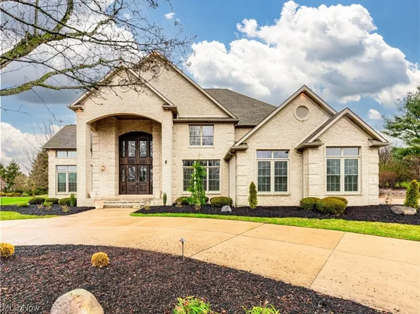 1311 Chantilly Cir NE, Canton, OH 44721