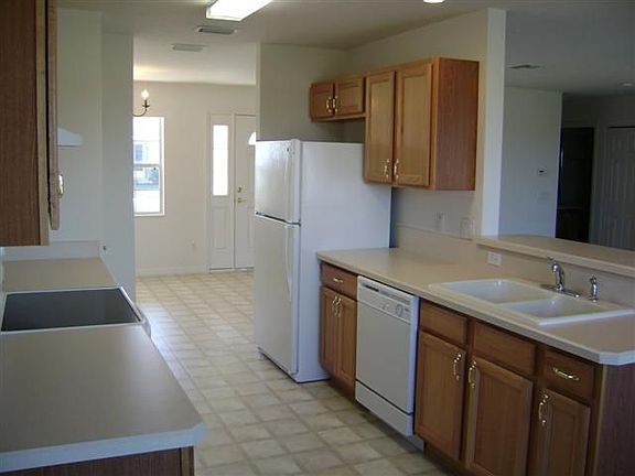 Bright kitchen w/ upgrades