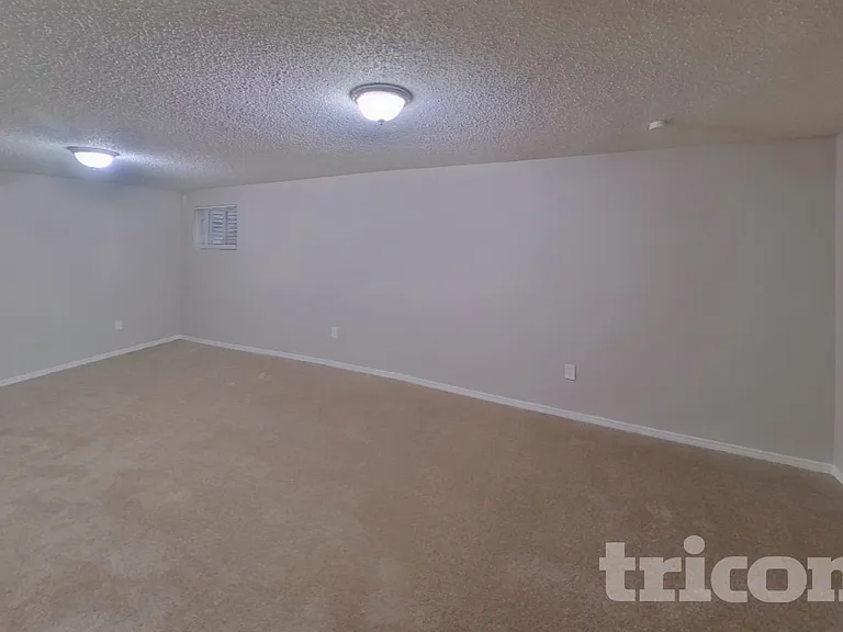 1075 Keith Dr — Photo 13