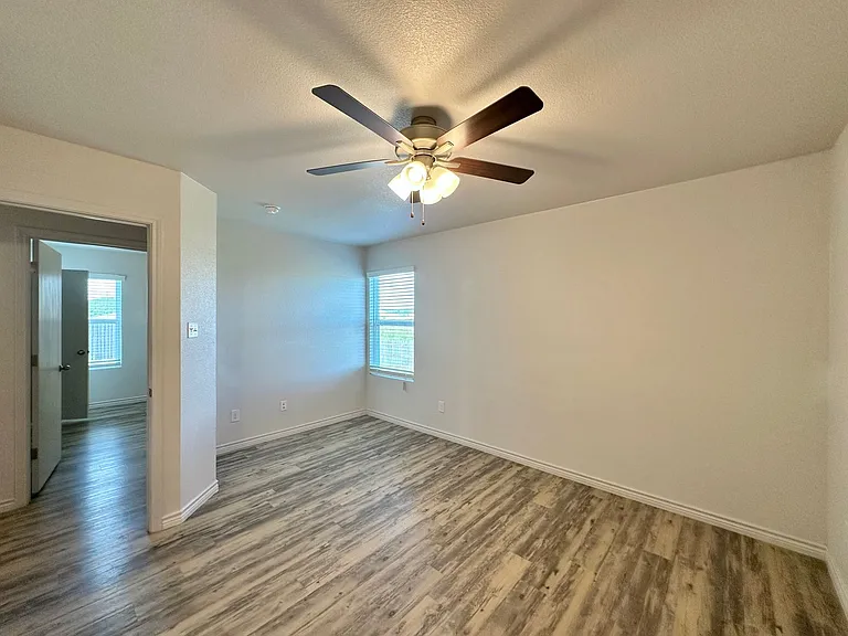1825 Clovis Dr — Photo 15