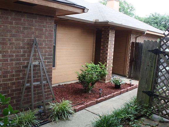 garden at front door