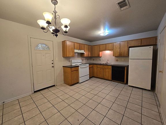 5th image of 3003 Cantabrian Dr APT B