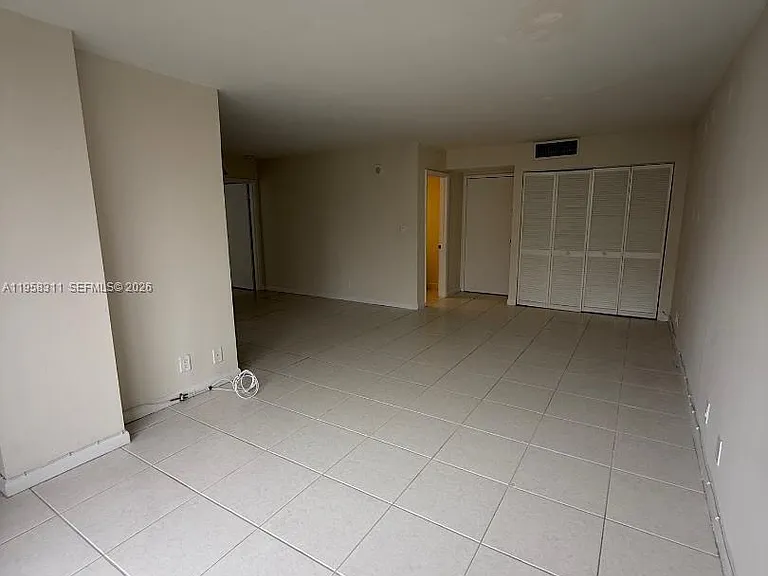 16919 N Bay Rd #507 — Photo 23