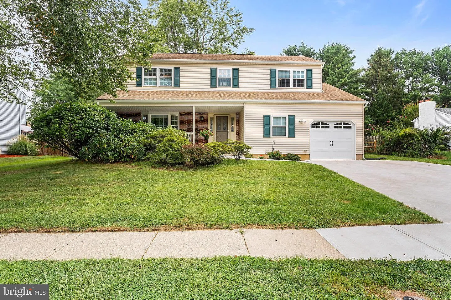 146 Knightsbridge Dr photo 1