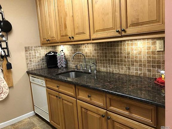 5th image of 59 Richmond Blvd Unit 1B