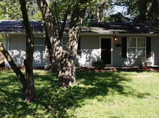 30 Drexel Dr, Cahokia, IL