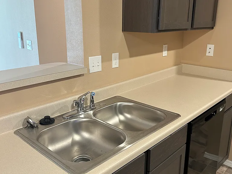 Samuelson Place Apartments — Photo 12