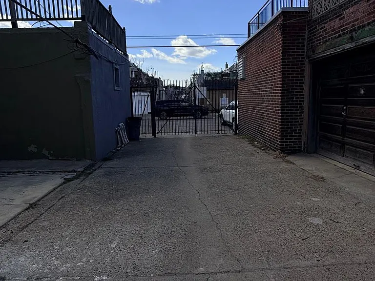 2148 S Lambert St — Photo 15