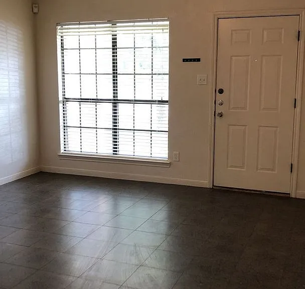 1409 Nicholas Cir #B — Photo 8