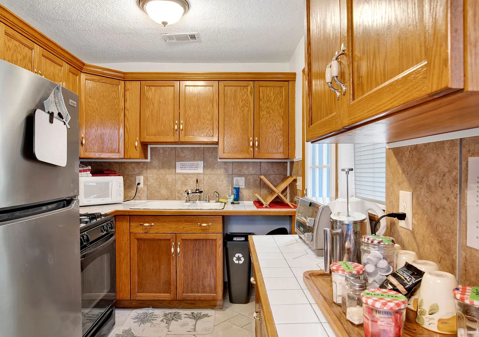 Cozy Furnished Cottage close to NAS and Downtown Pensacola — Photo 4