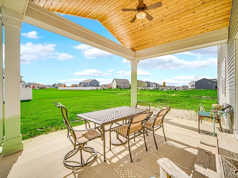 9945 Beacon Pointe Ln — Photo 7