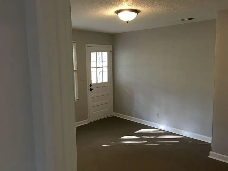 104 Cranford Dr — Photo 16