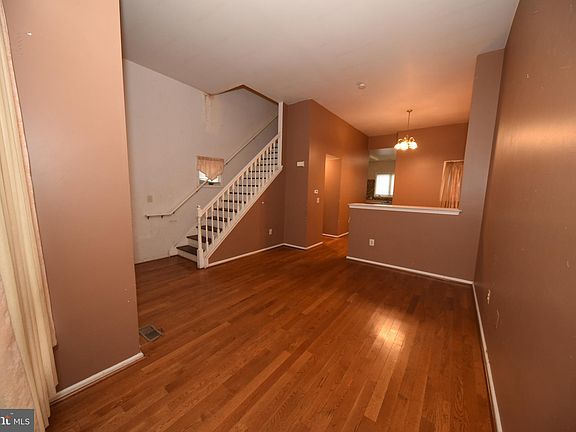 5th image of 1717 W Oxford St