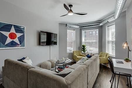 3rd image of 1606 W Waveland Ave #2A