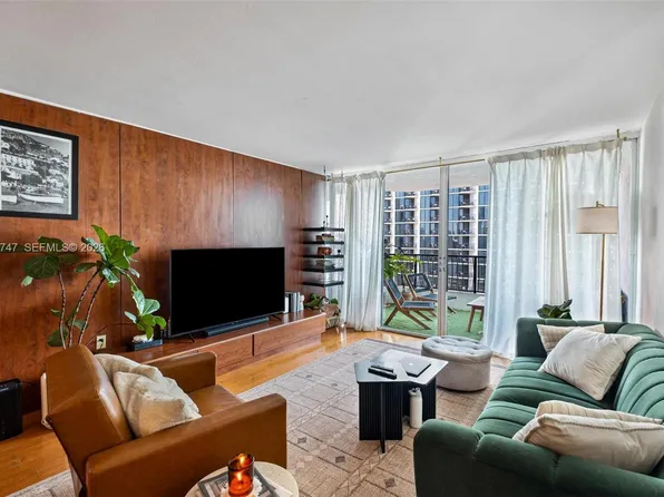 555 NE 15th St APT 26F, Miami, FL 33132
