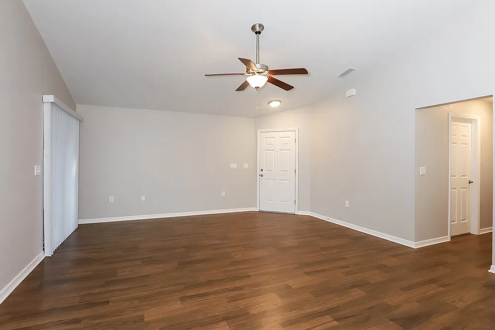 3 bed, 2.0 bath, 1485 sqft, $3,290 — Photo 3