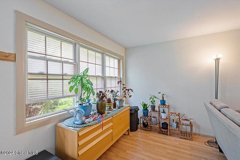 3rd image of 168 Donald Avenue