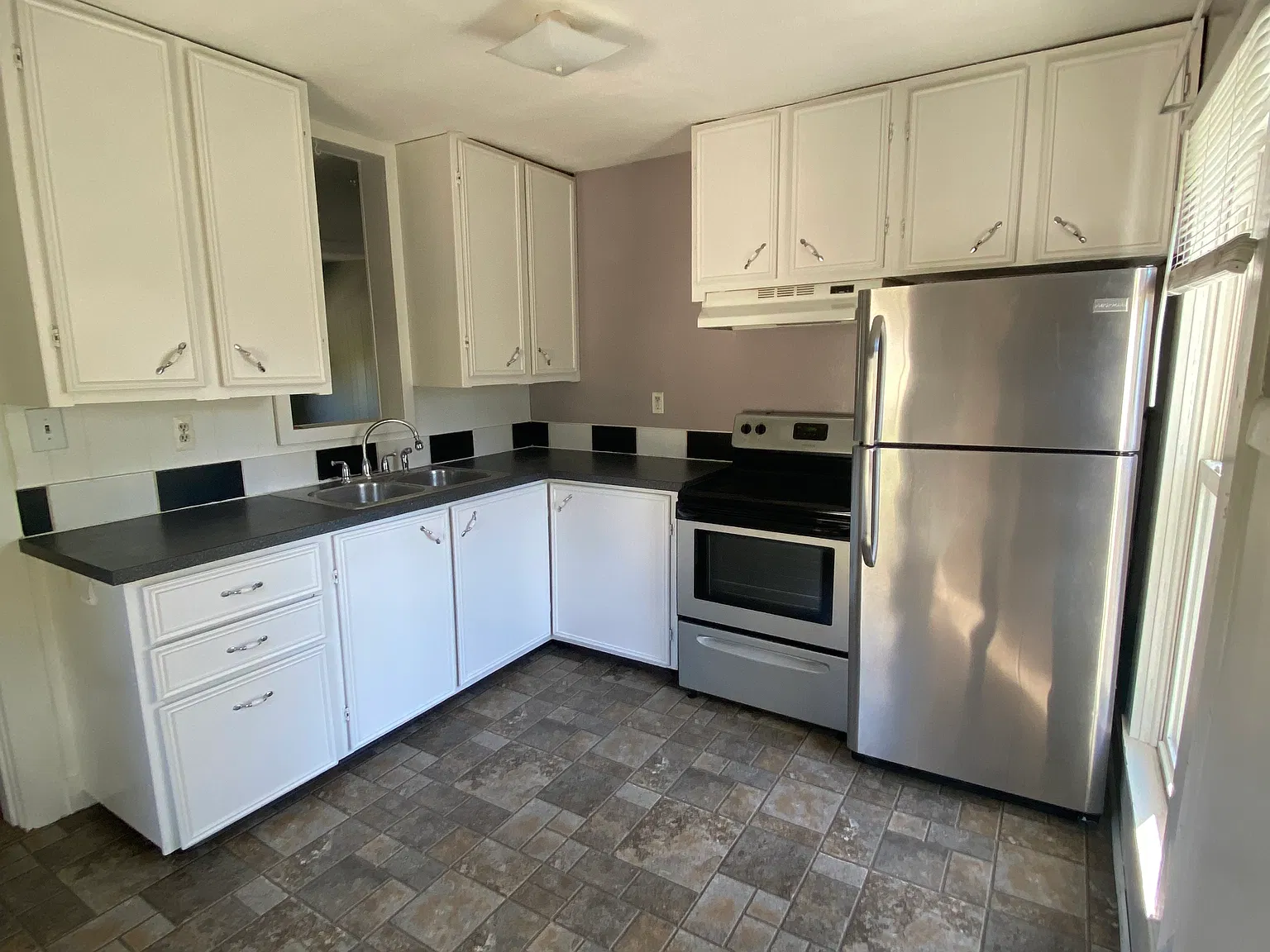 1 bed, 720 sqft, $1,100 — Photo 3