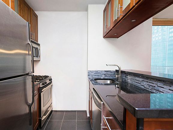 5th image of 235 E 40th St APT 12D