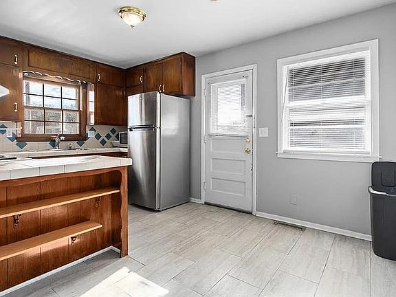 4th image of 8460 Robinson St #8460
