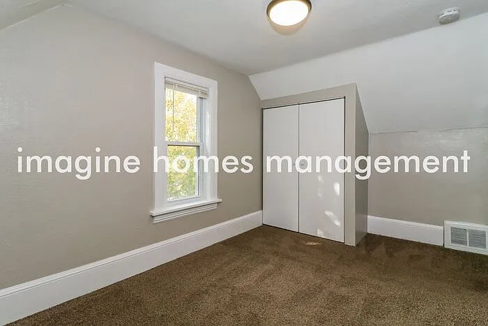 800 27th Ave NE — Photo 8