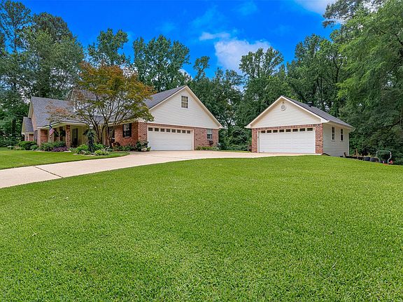 2nd image of 119 Holly Ridge Dr
