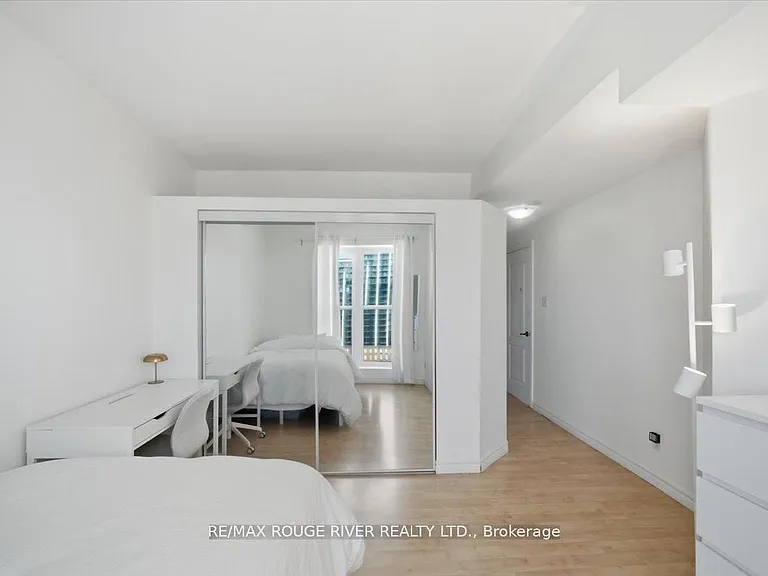 135 James St S #1401 — Photo 15