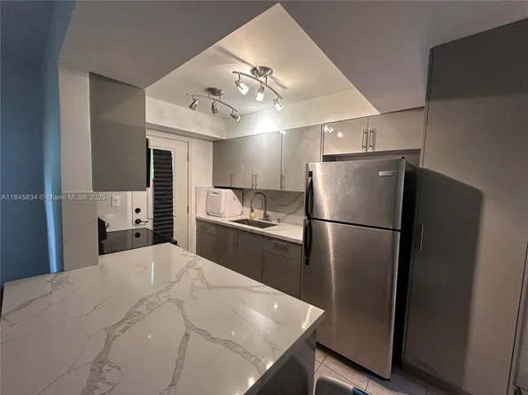 3242 Mary St APT S215, Miami, FL 33133