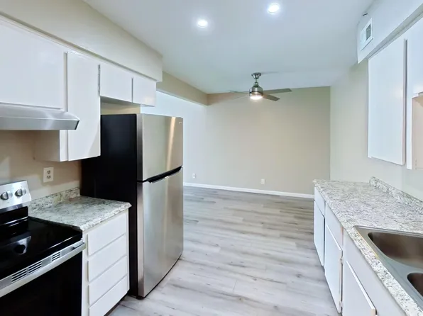 531 W Lincoln Ave APT E, Clovis, CA 93612