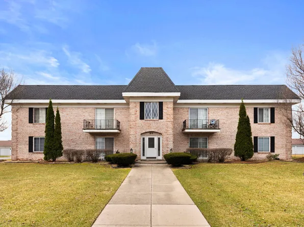 910 Camellia Dr APT 12, Munster, IN 46321