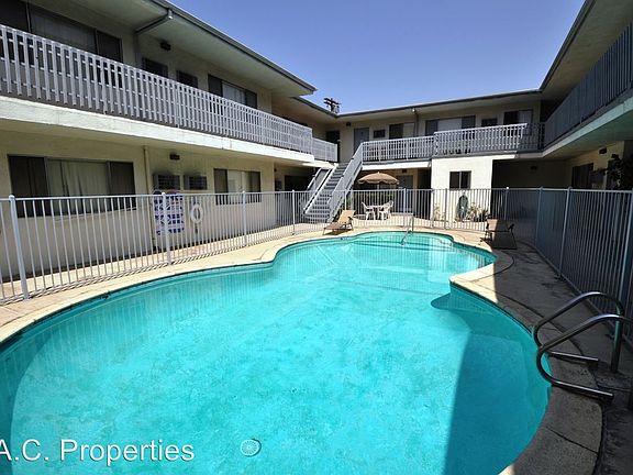 3rd image of 5255 Blakeslee Ave #5433538