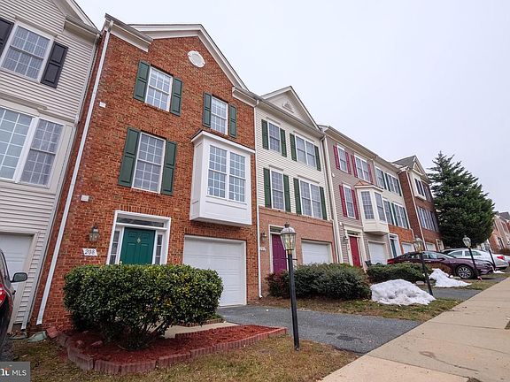 3rd image of 208 Galway Ln