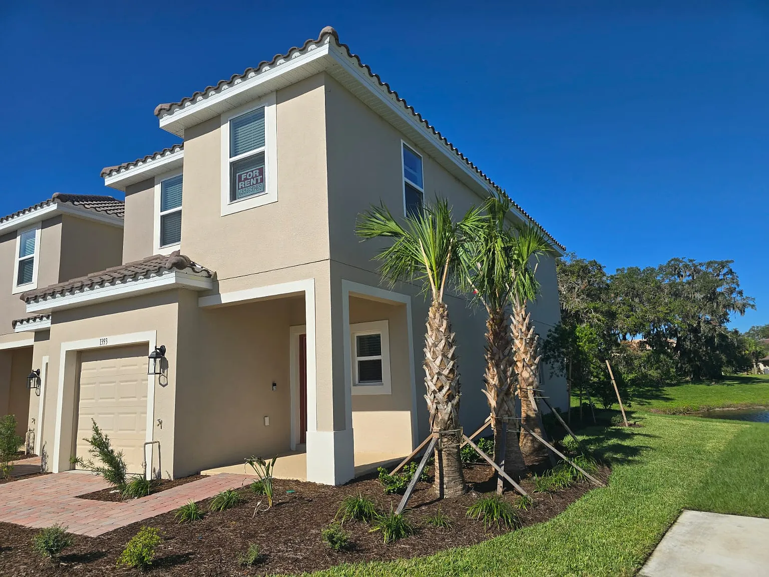 3 bed, 2.5 bath, 1555 sqft, $2,120 — Photo 3