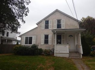 38 Maple St, Chicopee, MA 01020