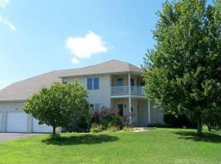 8931 Farnsworth Ave N, Brooklyn Park, MN 55443