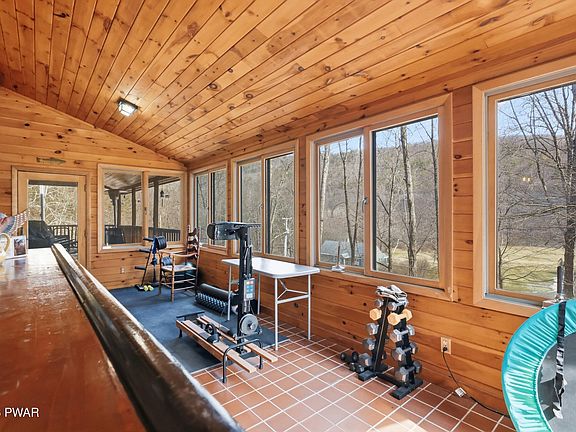 22nd image of 992 Winterdale Rd