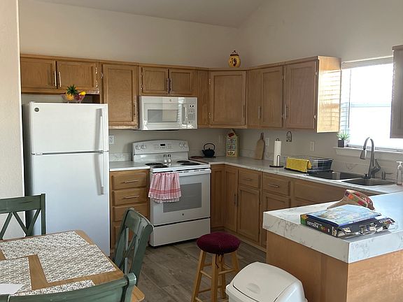 3rd image of 260 Flor Bonita Ave #B