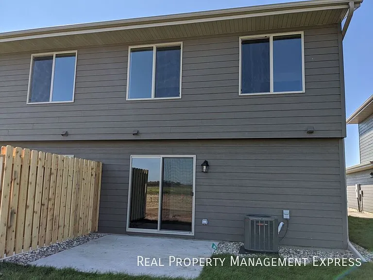 2218 S Ronsiek Ave — Photo 2