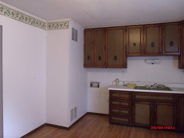 2nd image of 827 Manning St