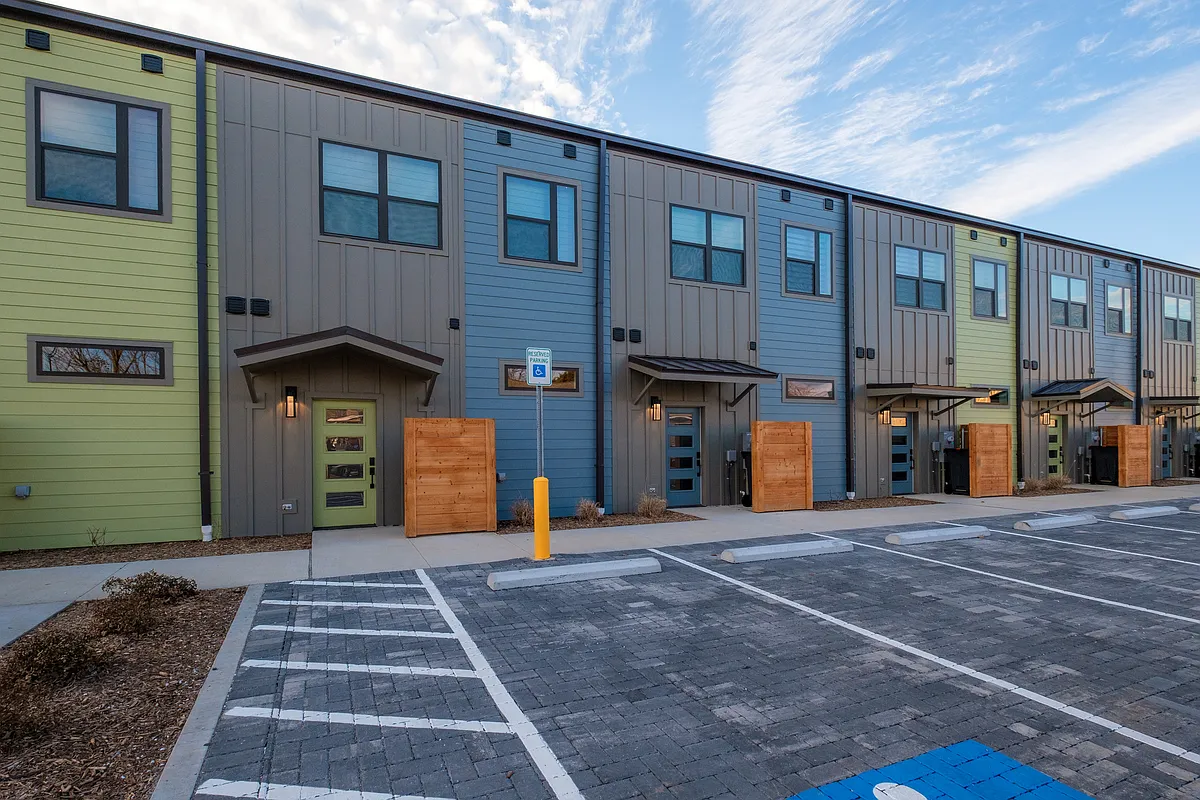 Building Photo - 303 Park St #C