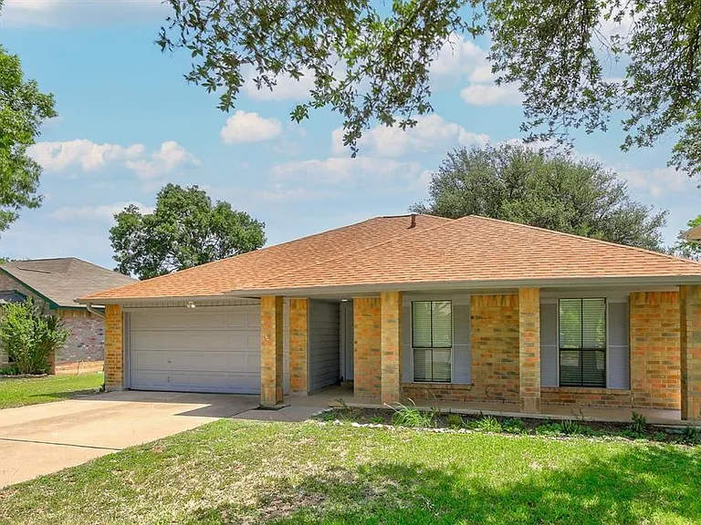 502 Eaglecreek Dr — Photo 3