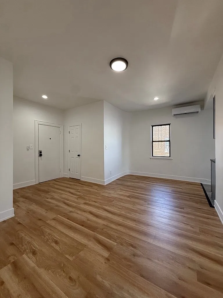 3 bed, 1000 sqft, $4,000 — Photo 3